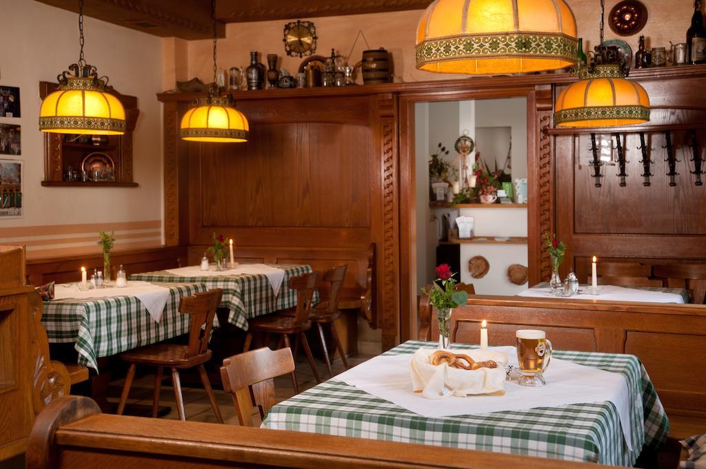 Hubertushof Fromwald Hotel Und Gasthof Bad Fischau المظهر الخارجي الصورة