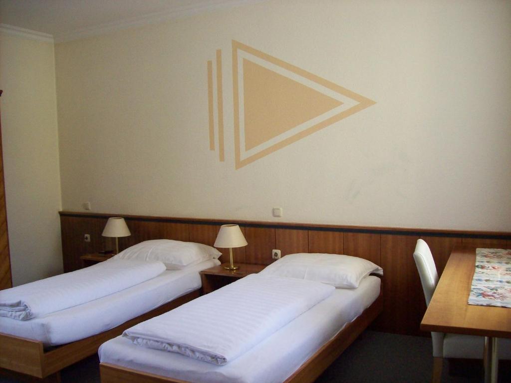 Hubertushof Fromwald Hotel Und Gasthof Bad Fischau الغرفة الصورة