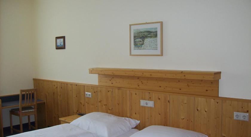 Hubertushof Fromwald Hotel Und Gasthof Bad Fischau المظهر الخارجي الصورة