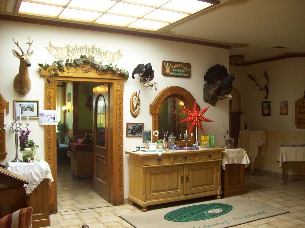 Hubertushof Fromwald Hotel Und Gasthof Bad Fischau المظهر الخارجي الصورة
