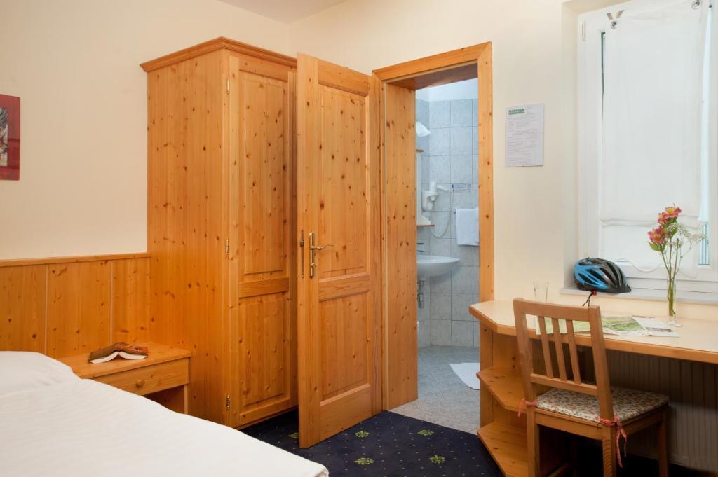 Hubertushof Fromwald Hotel Und Gasthof Bad Fischau المظهر الخارجي الصورة