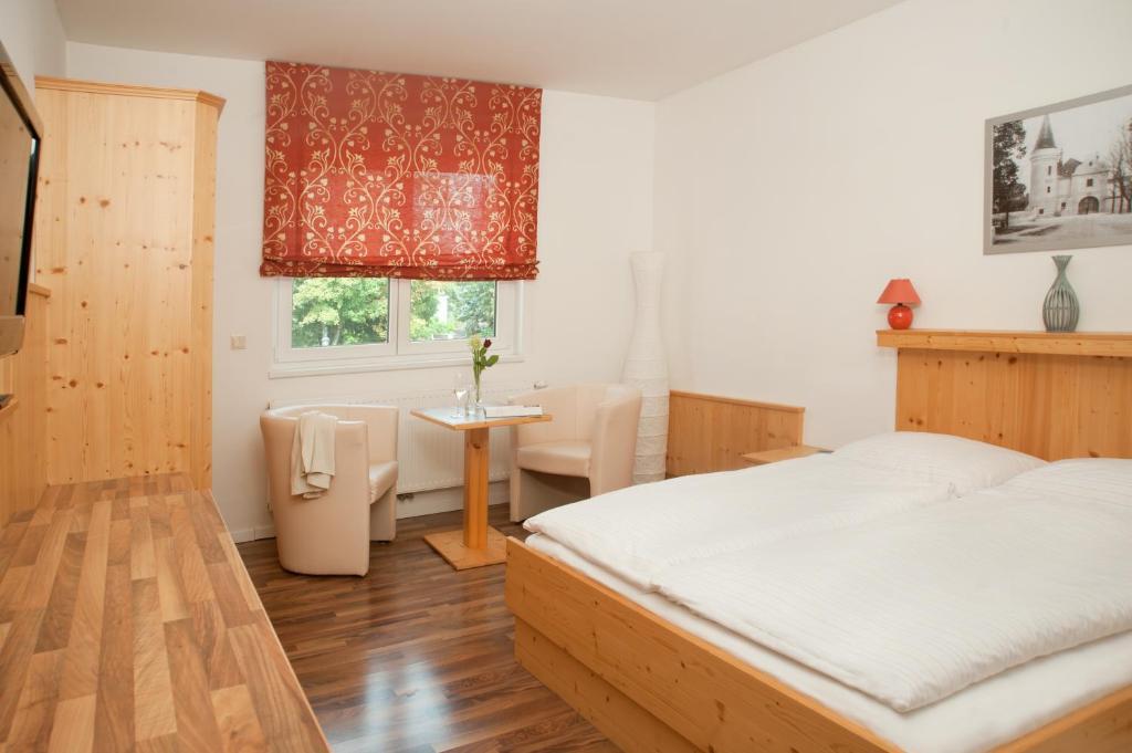 Hubertushof Fromwald Hotel Und Gasthof Bad Fischau المظهر الخارجي الصورة