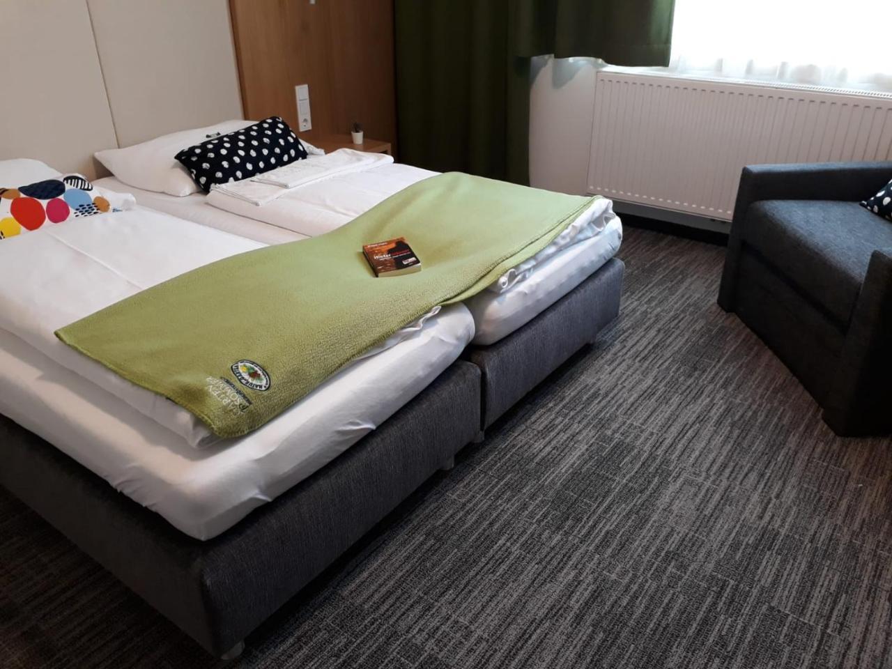 Hubertushof Fromwald Hotel Und Gasthof Bad Fischau المظهر الخارجي الصورة