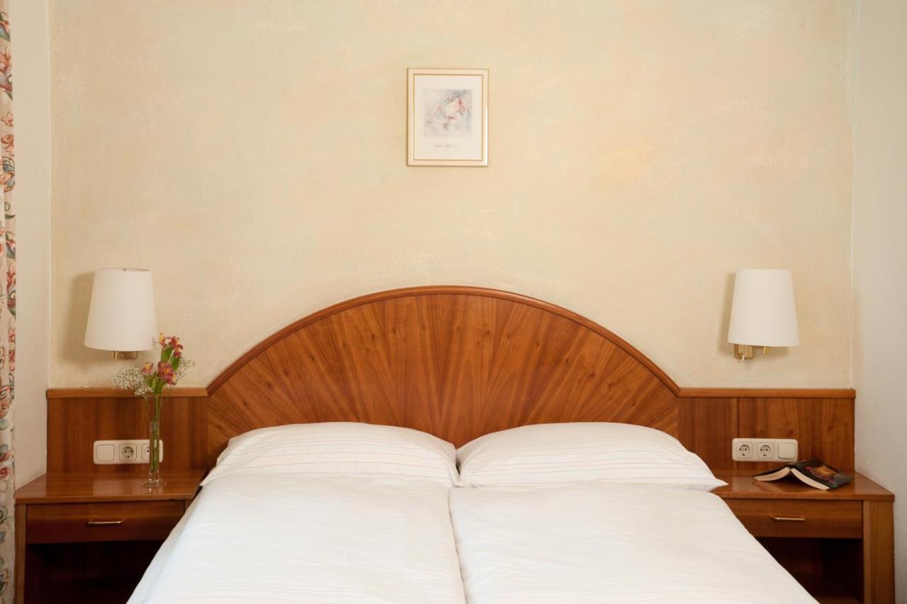Hubertushof Fromwald Hotel Und Gasthof Bad Fischau الغرفة الصورة